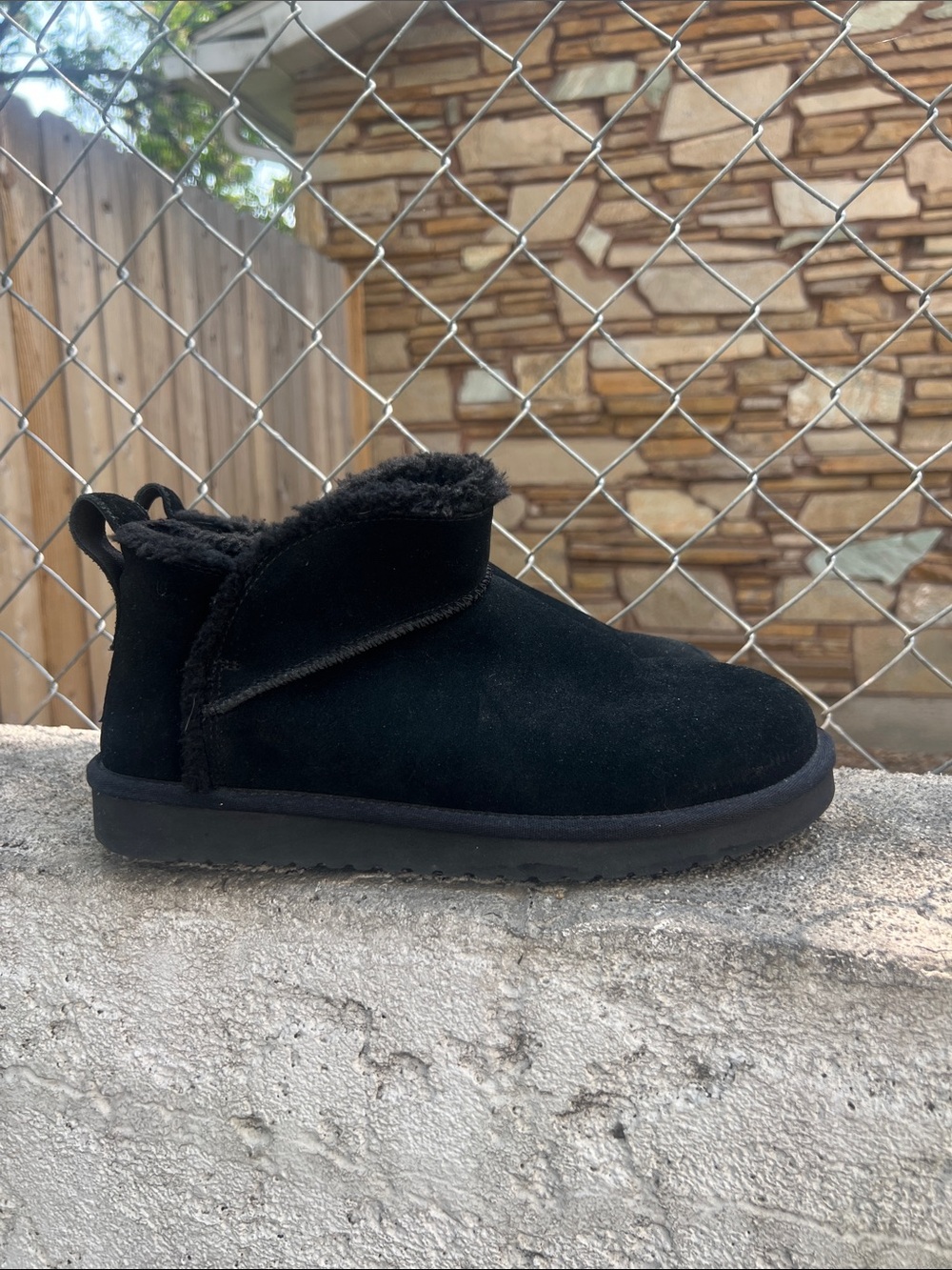 Koolaburra by UGG woman’s ultra mini black boot size 10